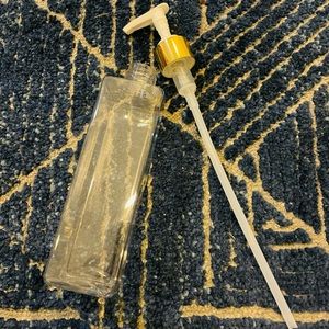 Beauty pump container